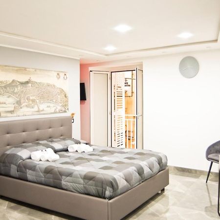 Suite Napoli Sotterranea Con Jacuzzi Eksteriør billede