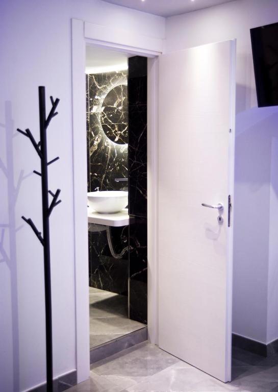 Suite Napoli Sotterranea Con Jacuzzi Eksteriør billede