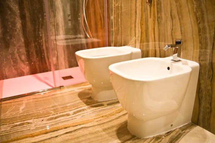 Suite Napoli Sotterranea Con Jacuzzi Eksteriør billede