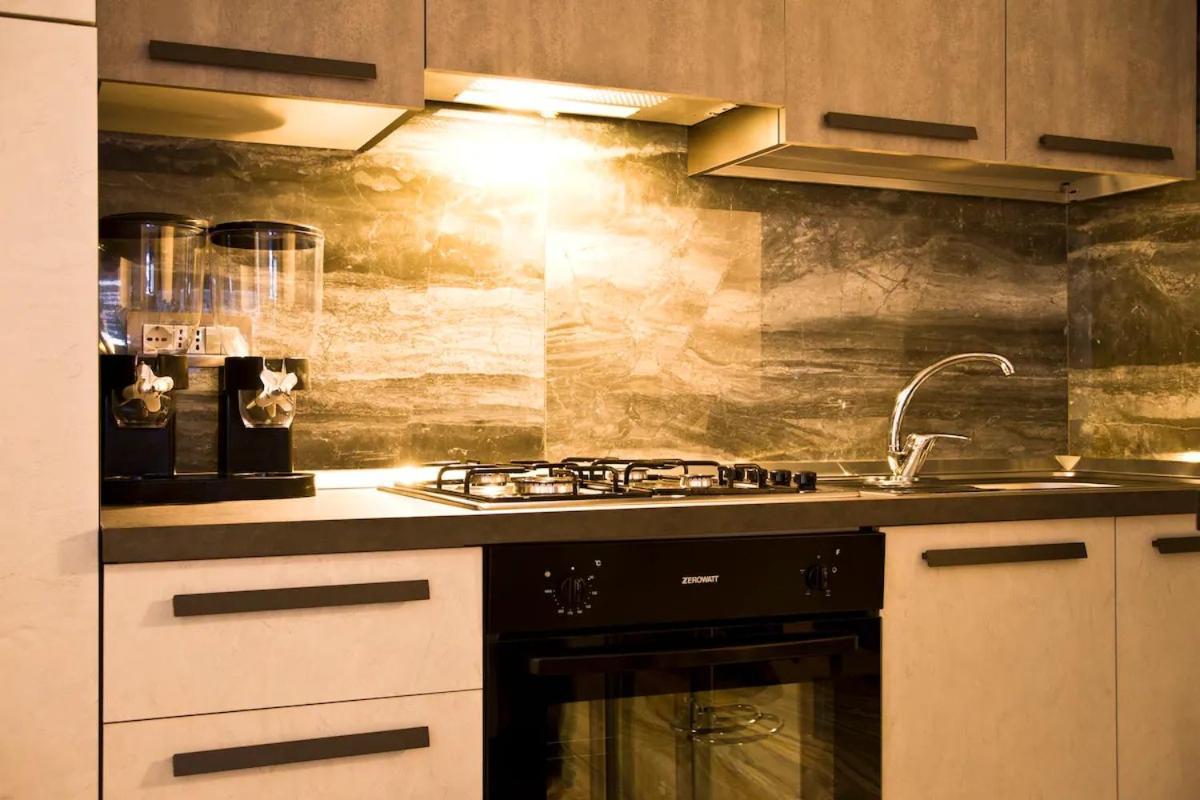 Suite Napoli Sotterranea Con Jacuzzi Eksteriør billede
