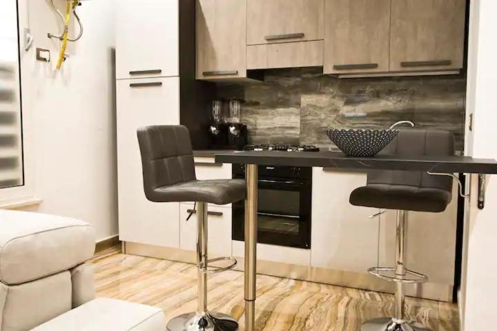 Suite Napoli Sotterranea Con Jacuzzi Eksteriør billede